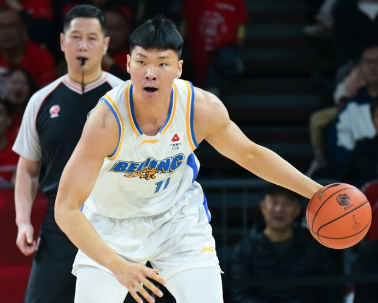 江南体育登录入口-顶薪中锋出场时间最少,正负值却最低!球迷:拿600万表演大喘气